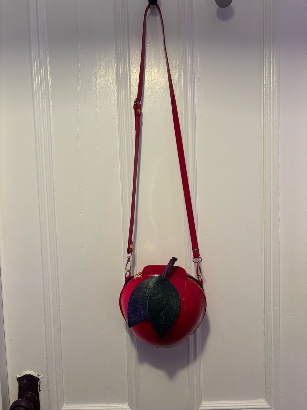 Red Apple Crossbody Bag with Green Leaf Accent NWOT - Picture 3 of 6
